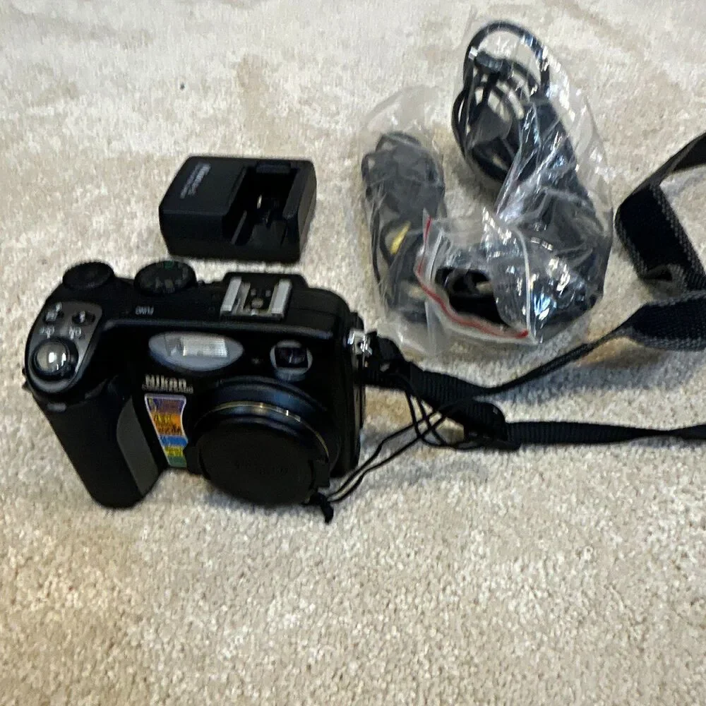 Nikon COOLPIX 5400 5.1MP Compact Digital Camera Black 4x Zoom USB Flash